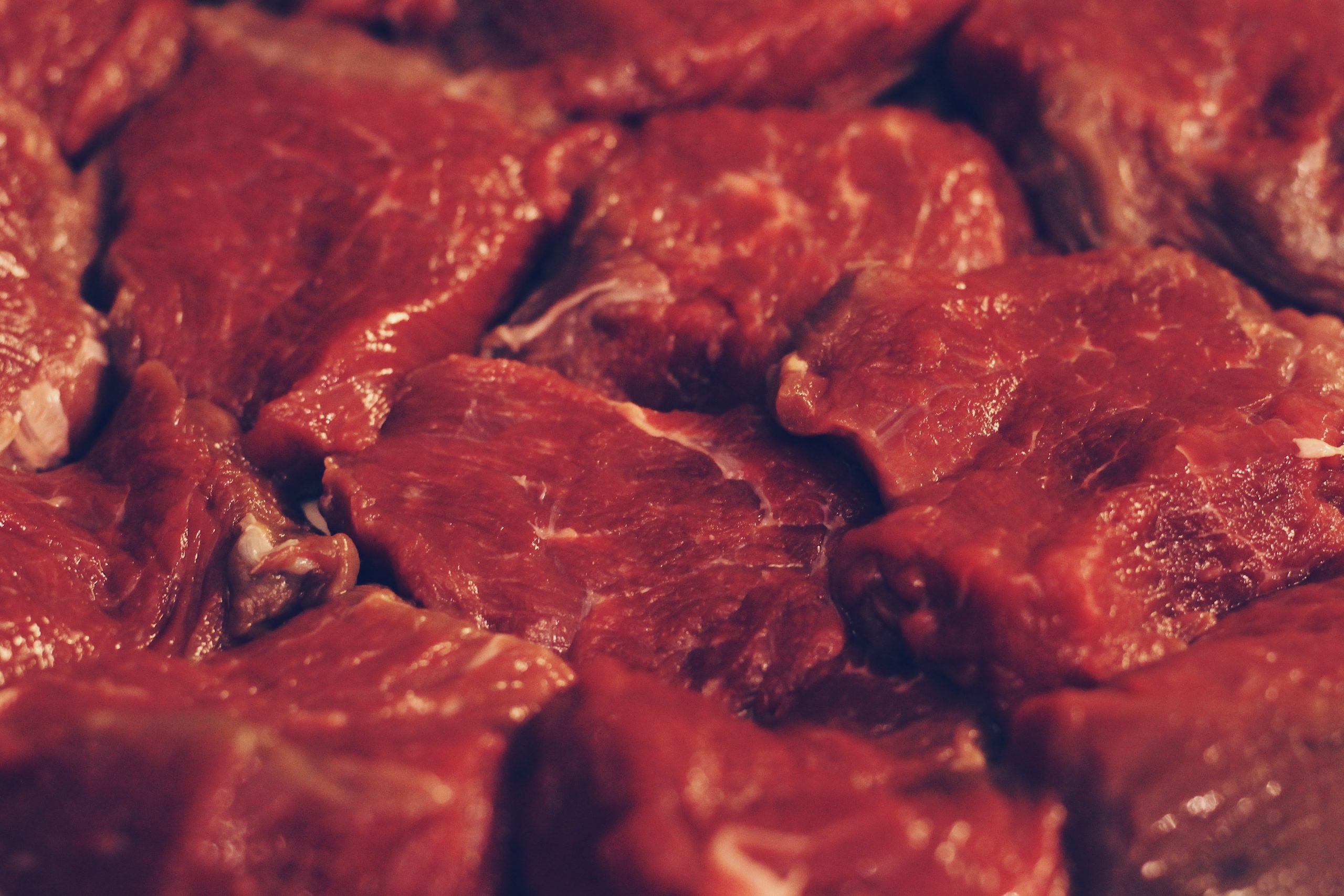 Less meat. Красное мясо фото. Яблоки в красным мясом.